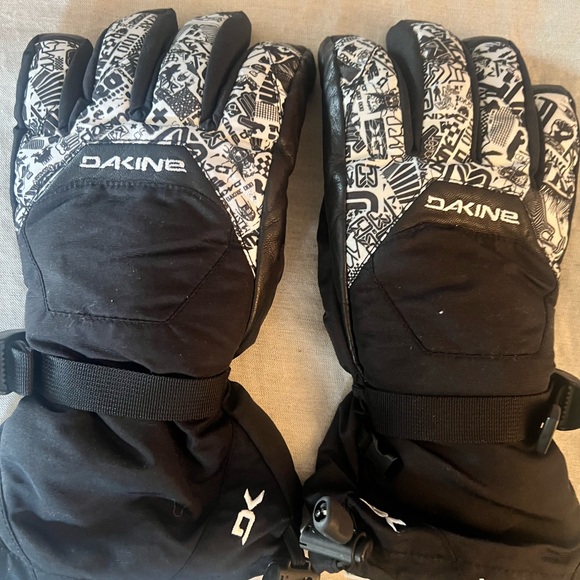 Dakine Black Graphic Winter Gloves - Picture 5 of 7